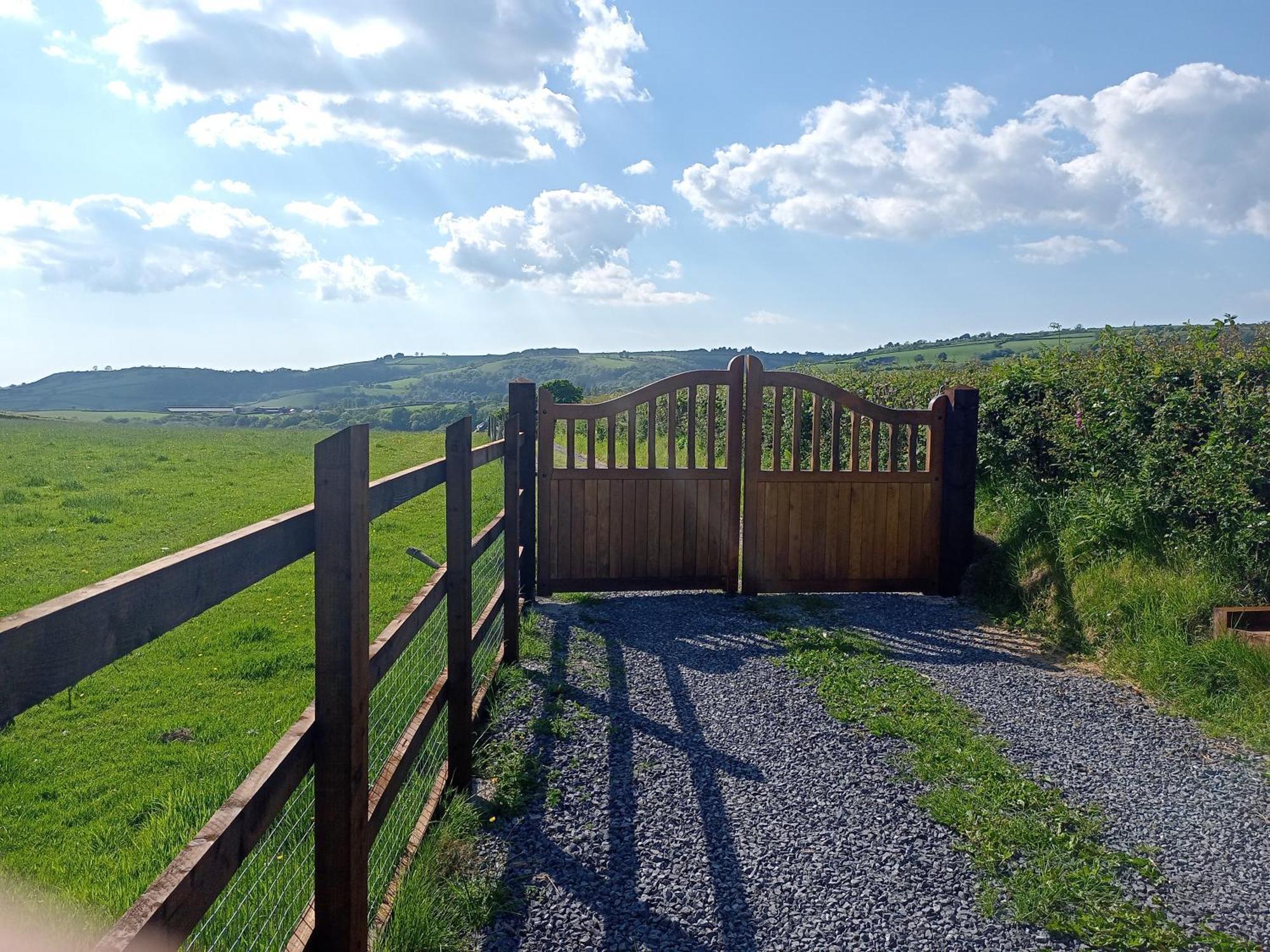 Oak Tree Farm Hotel Llanfynydd Exterior photo